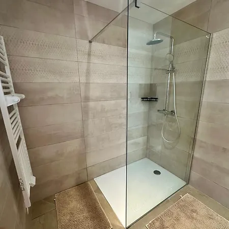 Holiday home Maison Neuve, Cadre Apaisant,jacuzzi Et Piscine *