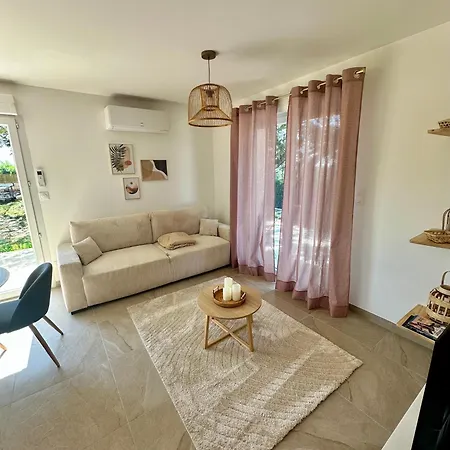 Maison Neuve, Cadre Apaisant,jacuzzi Et Piscine