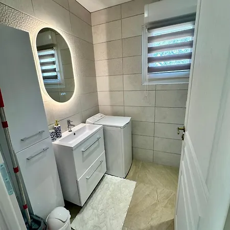 Maison Neuve, Cadre Apaisant,jacuzzi Et Piscine Planioles