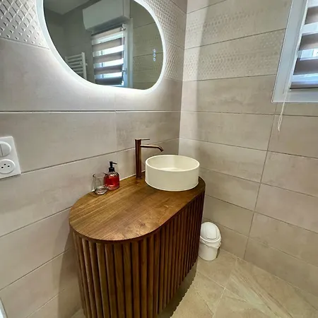 Holiday home Maison Neuve, Cadre Apaisant,jacuzzi Et Piscine Planioles