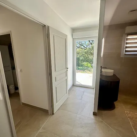 Maison Neuve, Cadre Apaisant,jacuzzi Et Piscine Vakantiehuis Planioles