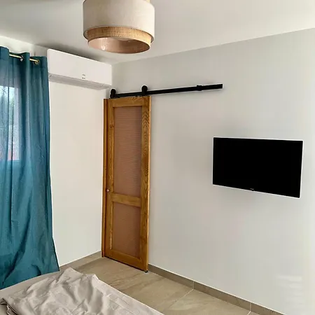 Maison Neuve, Cadre Apaisant,jacuzzi Et Piscine Planioles