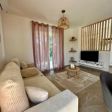 Maison Neuve, Cadre Apaisant,jacuzzi Et Piscine *