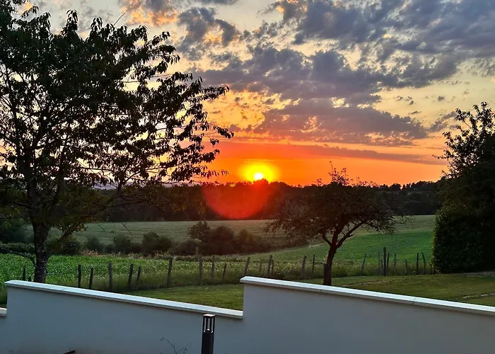 Maison Neuve, Cadre Apaisant,jacuzzi Et Piscine Ferienhaus *