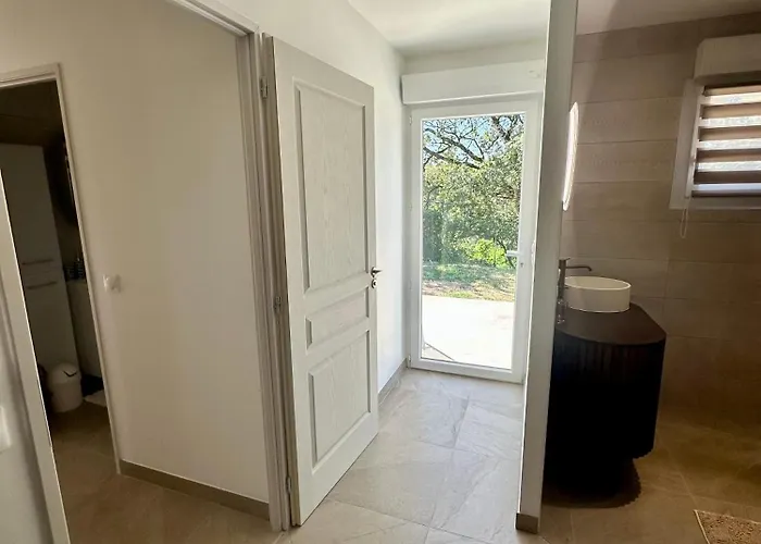 Maison Neuve, Cadre Apaisant,jacuzzi Et Piscine Ferienhaus Planioles