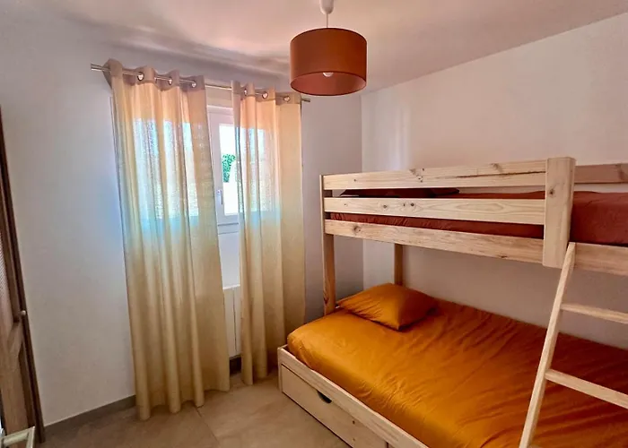 Maison Neuve, Cadre Apaisant,jacuzzi Et Piscine Ferienhaus Planioles