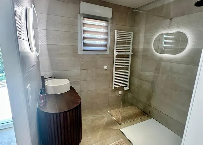 Ferienhaus Maison Neuve, Cadre Apaisant,jacuzzi Et Piscine *