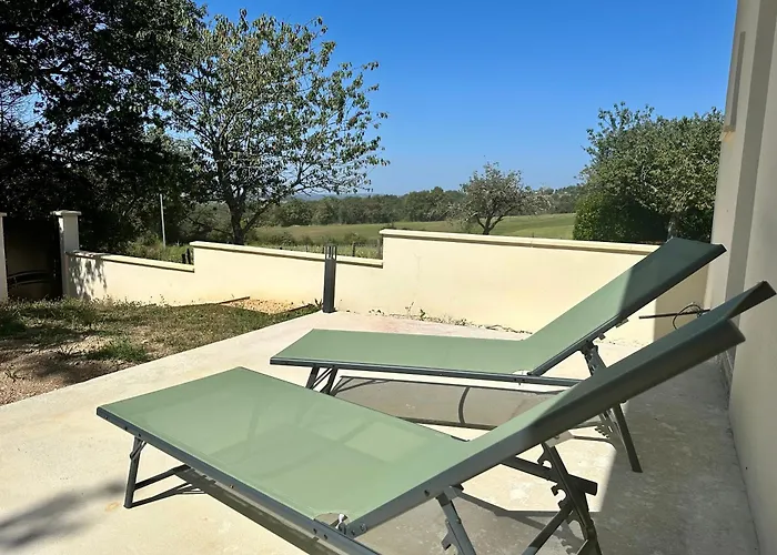 Maison Neuve, Cadre Apaisant,jacuzzi Et Piscine Ferienhaus